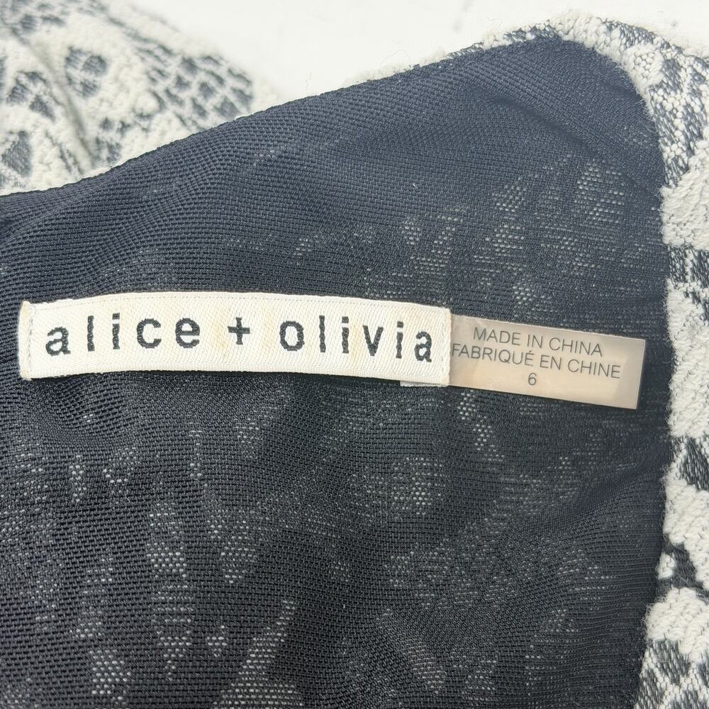 Alice + Olivia Lilia Lace Textured Plunge V-Neck Sheath Dress 6 Black Cream EUC - Picture 5 of 7